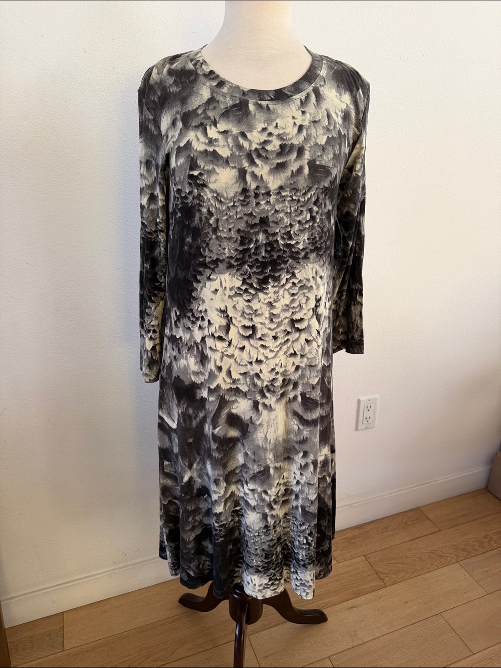 Samantha Sung Black & White Gradiated Dress.  Size 12